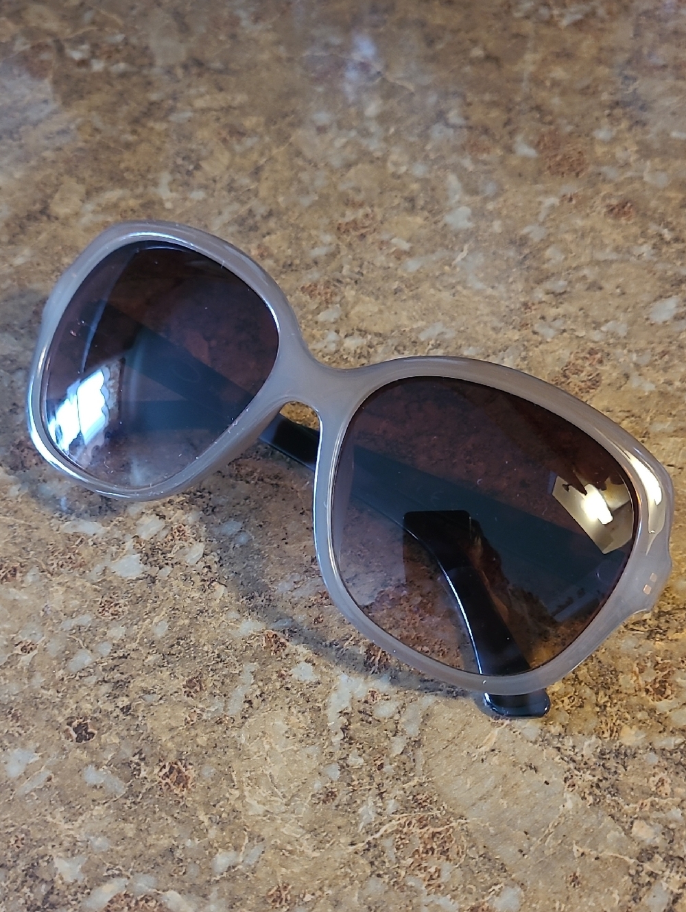 NWOT - OSCAR De La Renta Women Sunglasses Print Frames Bro Lenses
